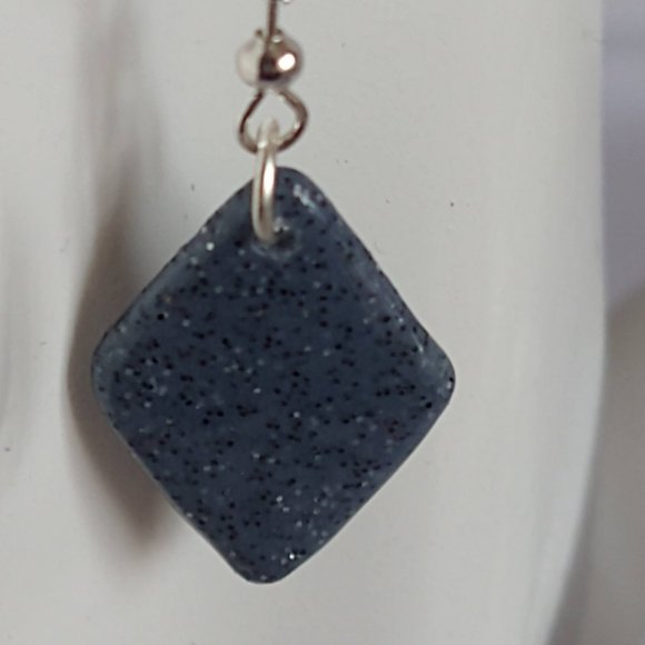 Handmade gray polymer clay earrings. Boucles d'oreilles fait à la main - Picture 6 of 6